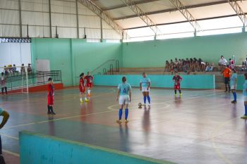 Tarde animada na cidade de Farol com o Torneio de Futsal Feminino, que reuniu os times Doutor Camargo, Balança Rede, Farol e Parceira do Tião, no Ginásio de Esportes da cidade.