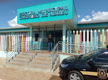 Prefeito Oclecio Meneses trata sobre segurança  e define intensificação da guarda em escola 