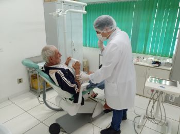 Programa de Atendimento Odontológico garante próteses dentárias em Farol  