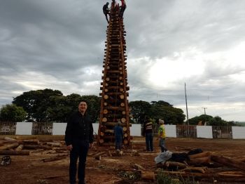 30 anos: Fogueira com 13 metros de altura é atração do Arraiá de Aniversário de Farol