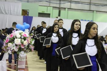 Formatura do Colégio Estadual Cultura Universal: Aluno ganhador do Bolsa Universitária é anunciado