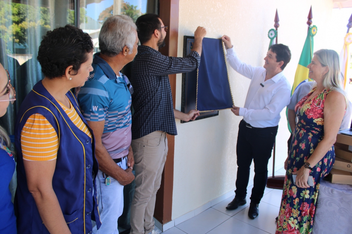 Nova sede da Secretaria de Educação é inaugurada  com entrega de notebooks para professores em Farol