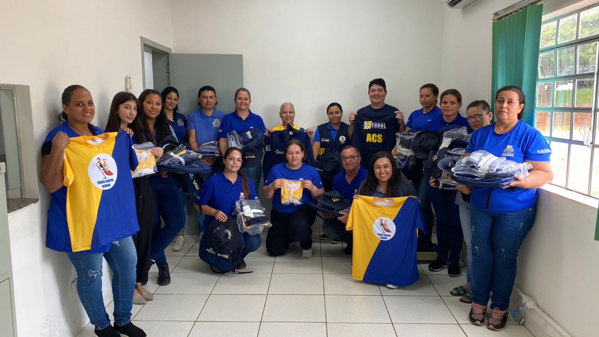 Prefeito Oclecio Meneses destaca importância da identificação  durante entrega de kits de uniformes aos agentes de Saúde