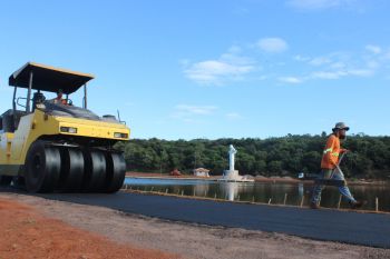 Pista de caminhada com ciclovia é construída em  projeto de revitalização do Parque das Flores