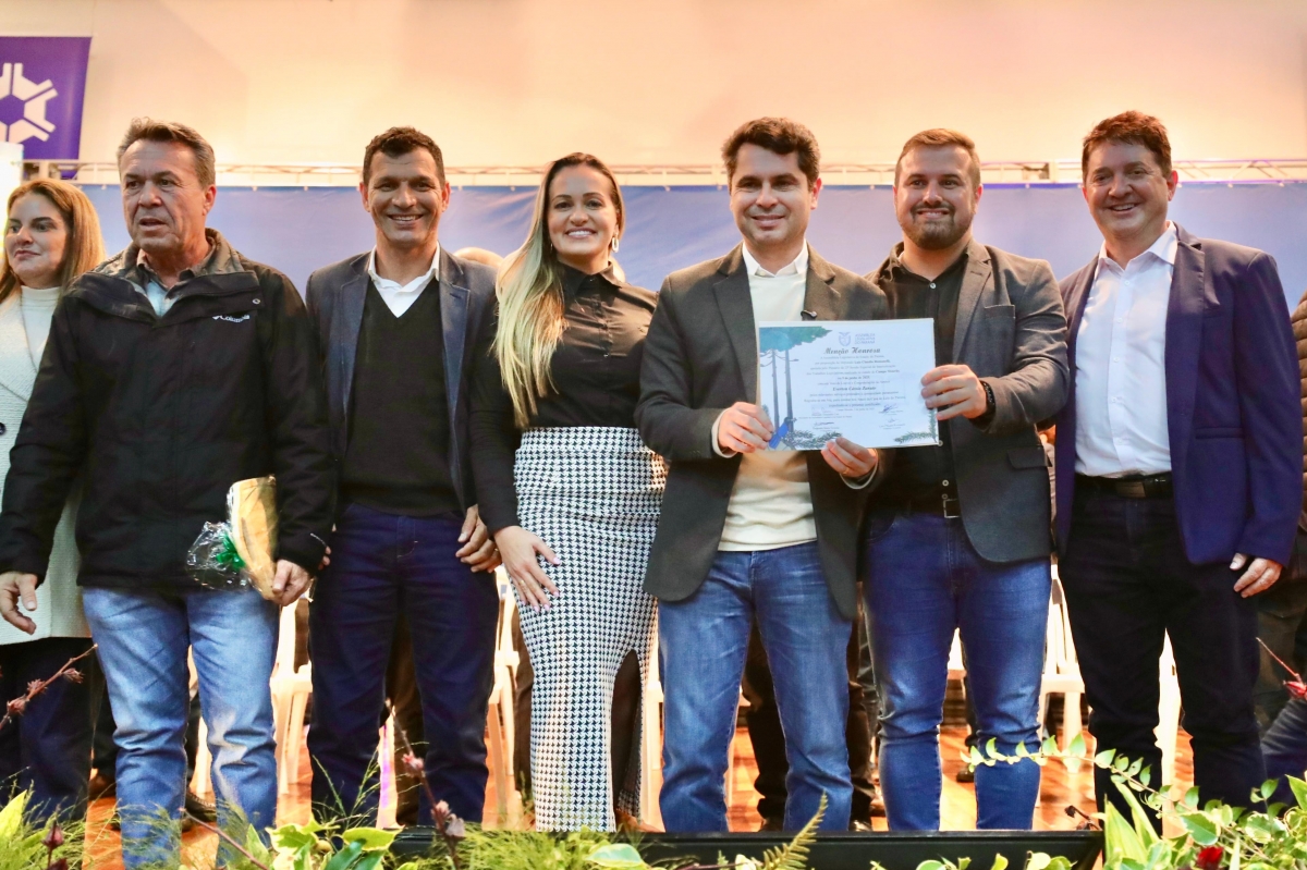 Prefeito Oclecio Meneses trata projetos  em de Sessão da Assembleia Itinerante 