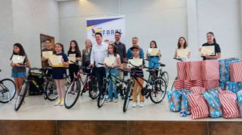 Premiações dos Programas “Aluno Nota 10”  e “Professor em Destaque” foram entregues