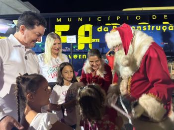 Cantata de Natal: Grande Festa com presentes para todas  às crianças marcou a chegada do Papai em Farol